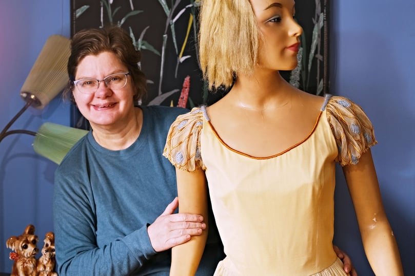 Im Höxteraner Museum in der Nicolaistraße 10 wird vom 26. März bis zum 29. Mai 2023 die neue Ausstellung „Wenn bei Capri die rote Sonne“ gezeigt – hier Museumsleiterin Dr. Corinna Wodarz.