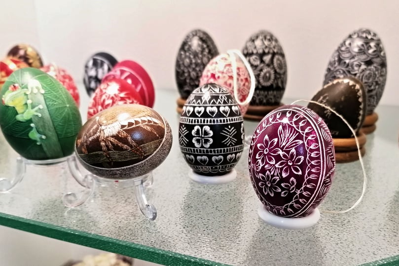 Im Kabinett des Museums (Erdgeschoss) werden als zusätzliche Ausstellung vom 26. März bis zum 16. April auch klassische und moderne Ostereier gezeigt.