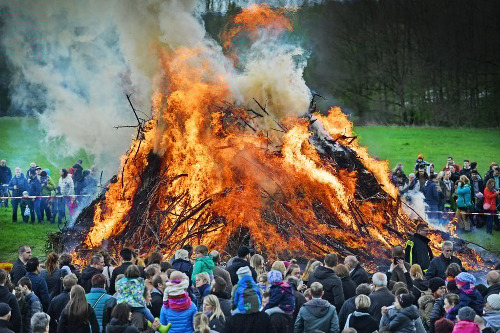22 Osterfeuer in Bielefeld 2023