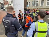 Mehrere Aktivistinnen und Aktivisten der Gruppe „Letzte Generation“ haben am Freitag (31. März) für einen Polizeieinsatz in Münster gesorgt.