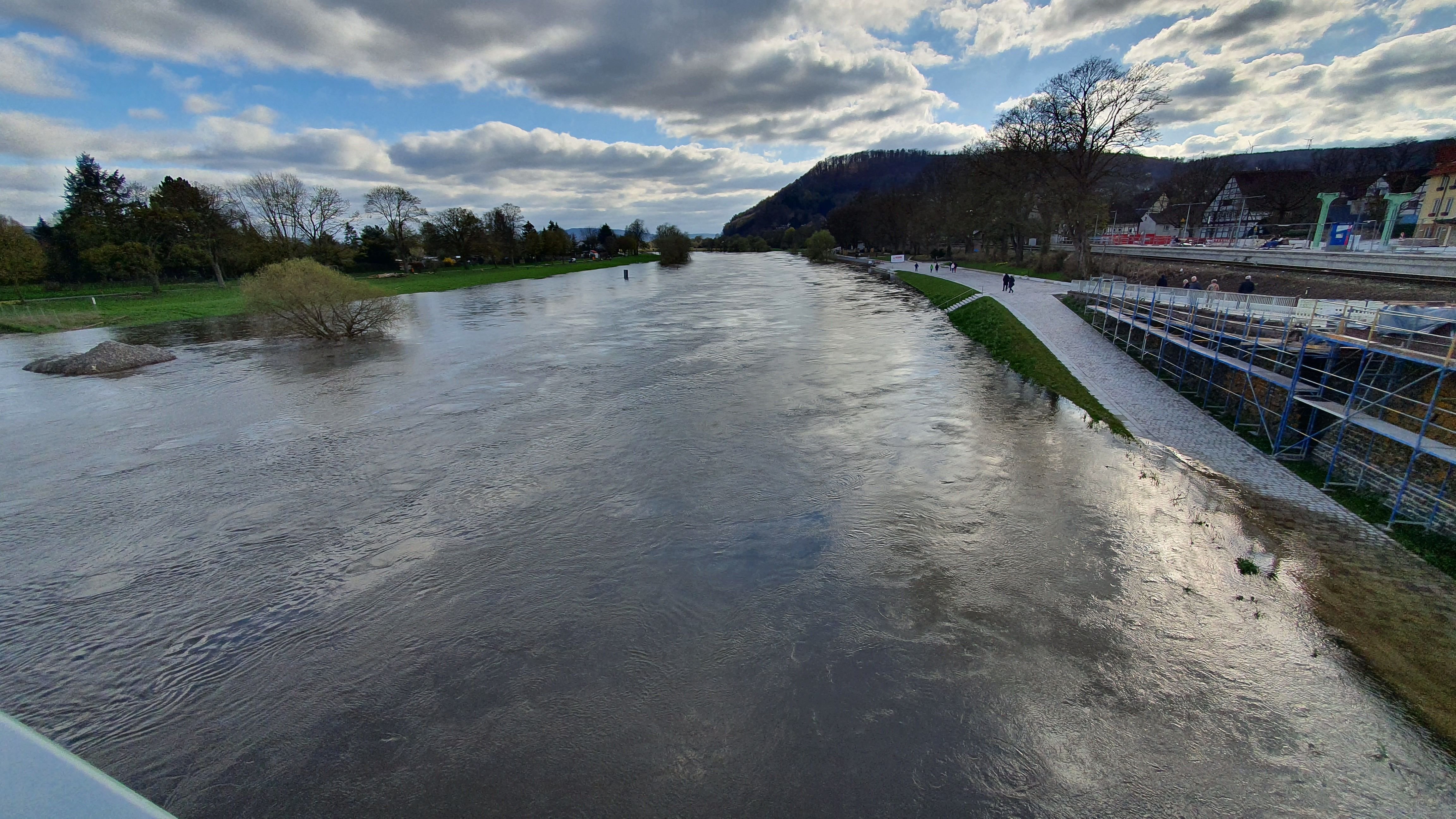 Weser-Hochwasser Im Kreis Höxter: Vier-Meter-Marke überschritten