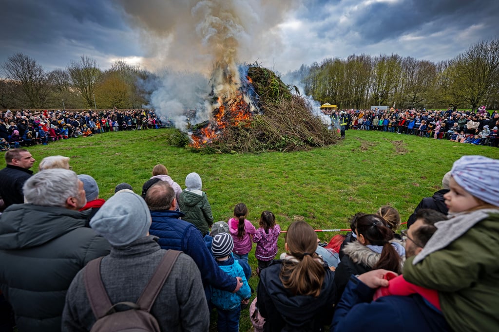 Osterfeuer in Bielefeld - lebendiges Brauchtum