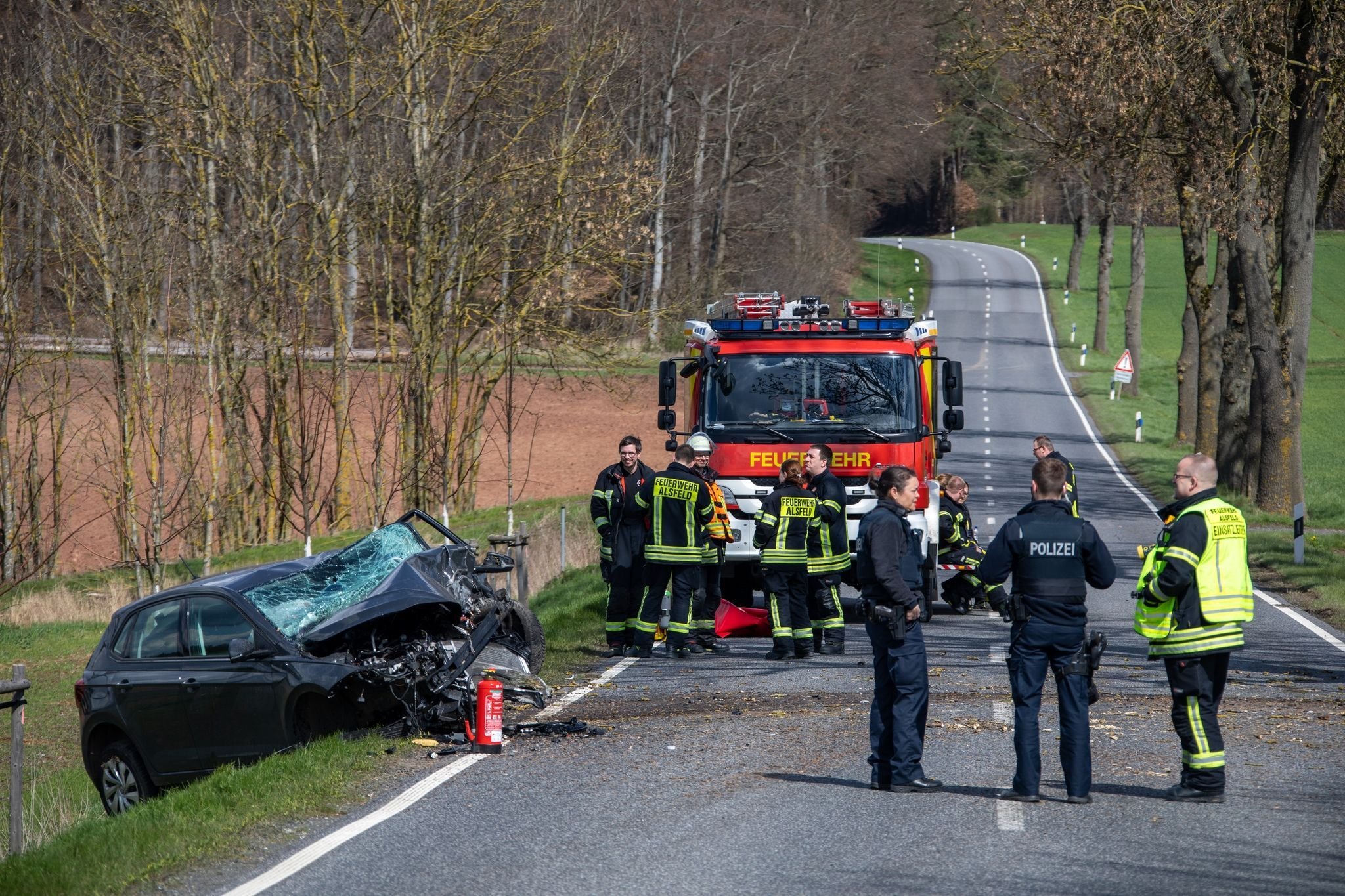 Auto Kracht Gegen Baum: Fahrer Stirbt