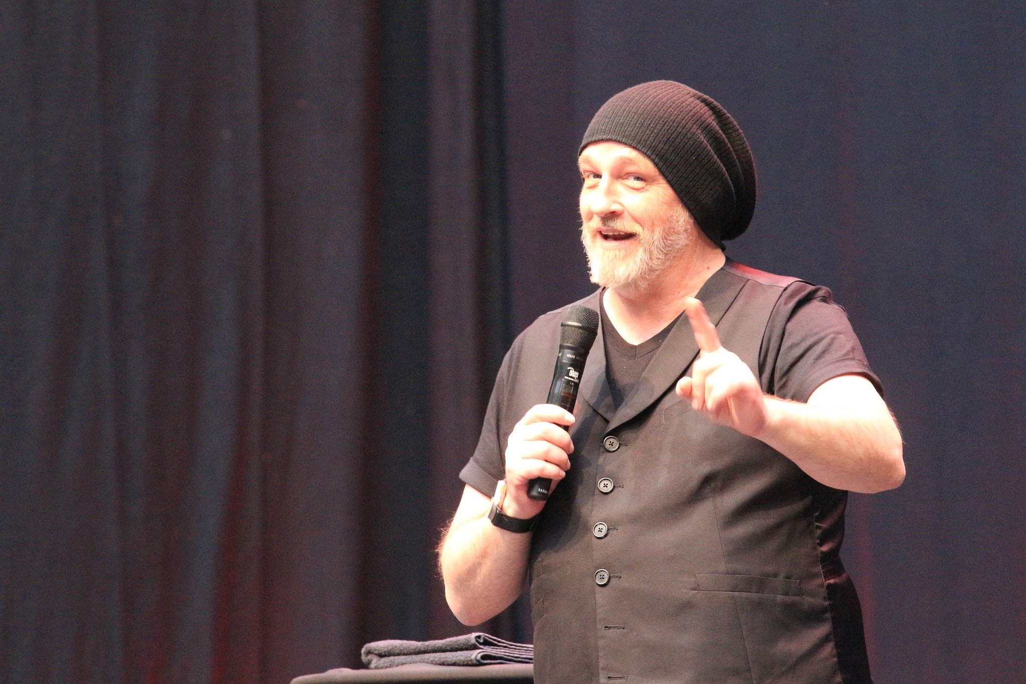 6700 Besucher erleben Torsten Sträter in der OWLArena in Halle