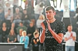 Mit einem 106:81 gegen die Dresden Titans beendeten die WWU Baskets Münster die Saison, begeisterten dabei 2500 Zuschauer mit einer tollen Partie – und verabschiedeten Andreas Seiferth gebührend in seine Sportler-Rente.
