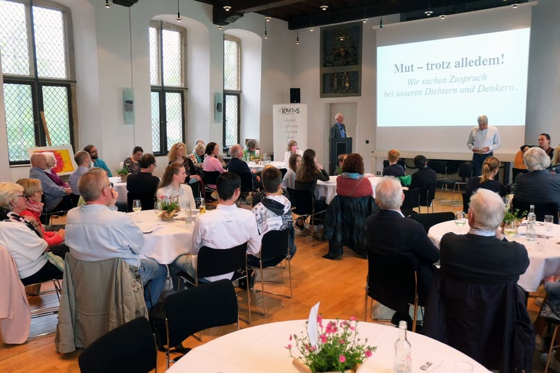 Manfred Coenen freute sich über das volle Haus im Kapitelsaal