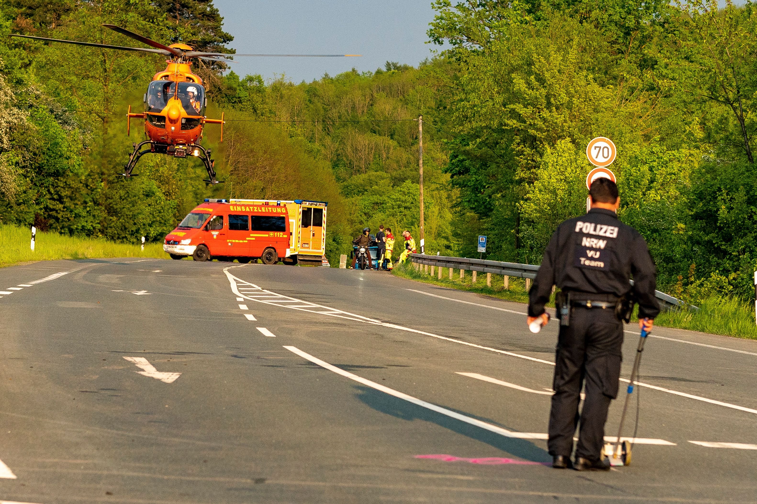 Fünf Schwerverletzte Nach Unfall Auf Der B64 Bei Bad Driburg