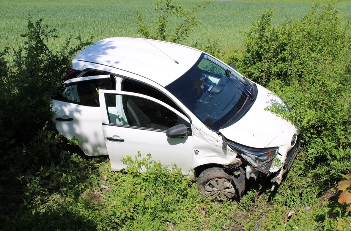 Stemwede: Auto Landet Im Straßengraben