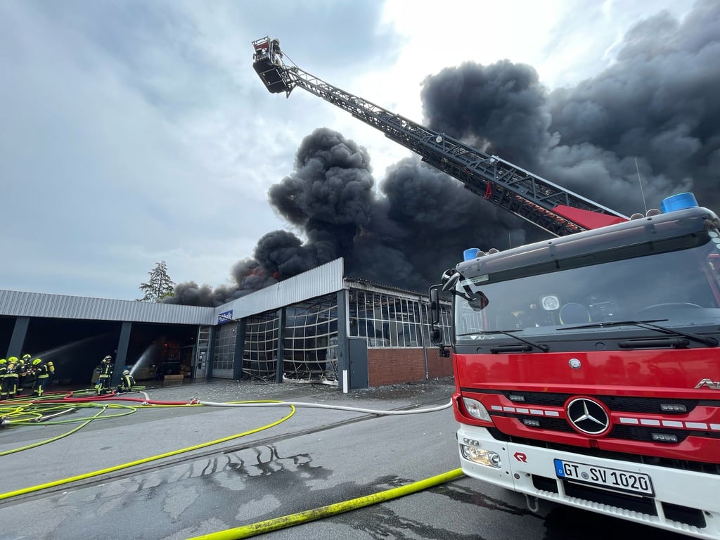 Großbrand: Feuerwehr im Einsatz