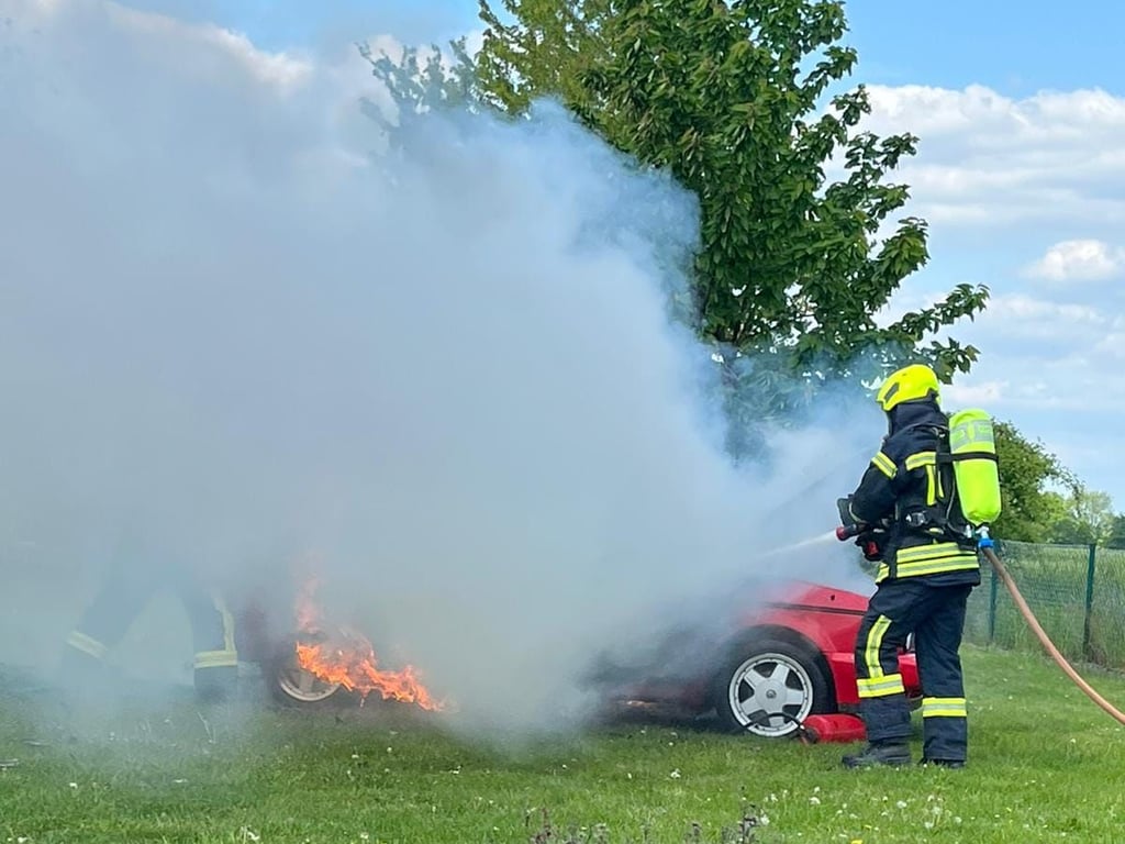Herford Im brennt ein VW Golf
