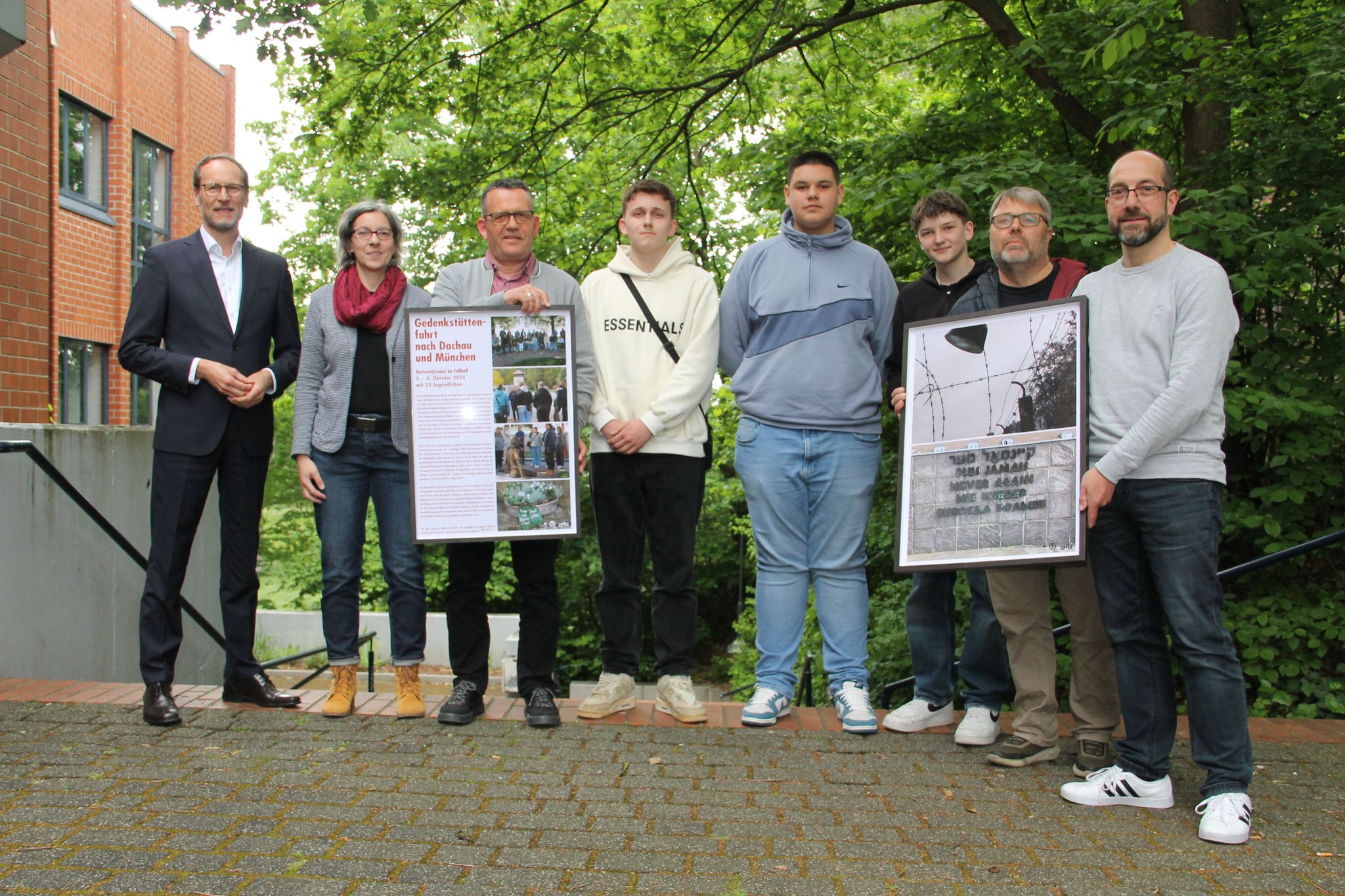 Löhne Schüler zeigen Fotos aus Dachau in der Werretalhalle