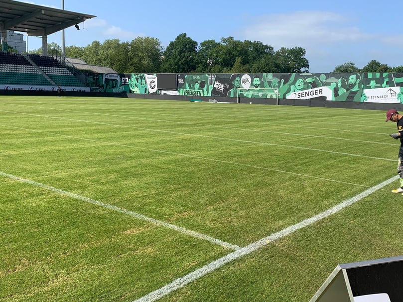 Am Samstag geht es endlich los für die Münster Blackhawks. An der Hammer Straße steht das erste Saisonspiel in der 2. Bundesliga an – und das Preußenstadion rüstet sich schon für die Partie.