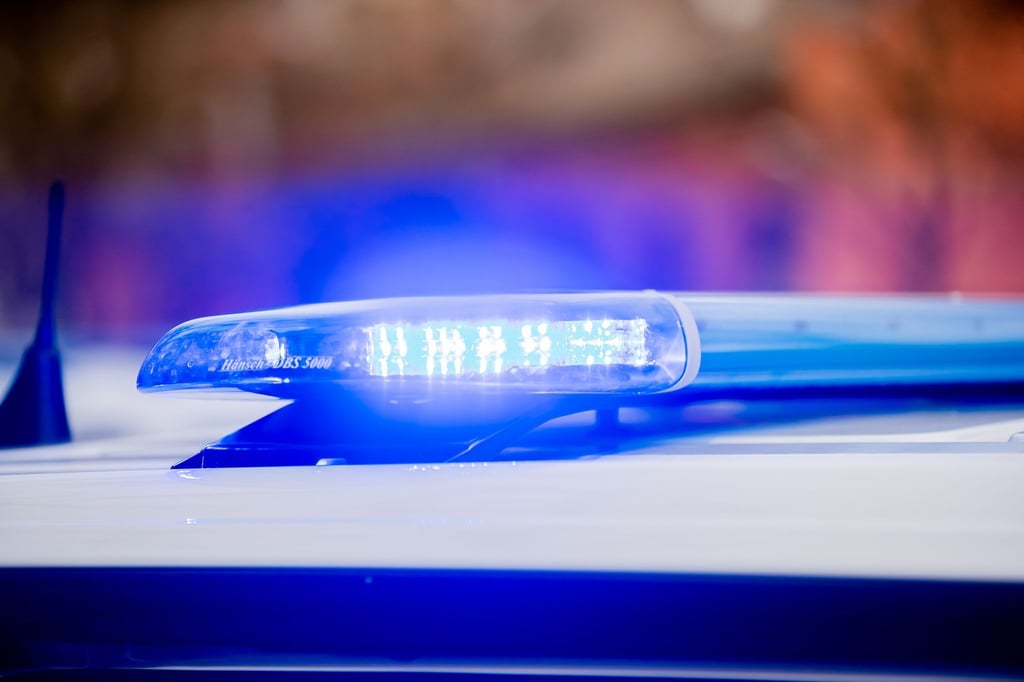 Lastwagen-mit-teuren-Rennautos-verungl-ckt