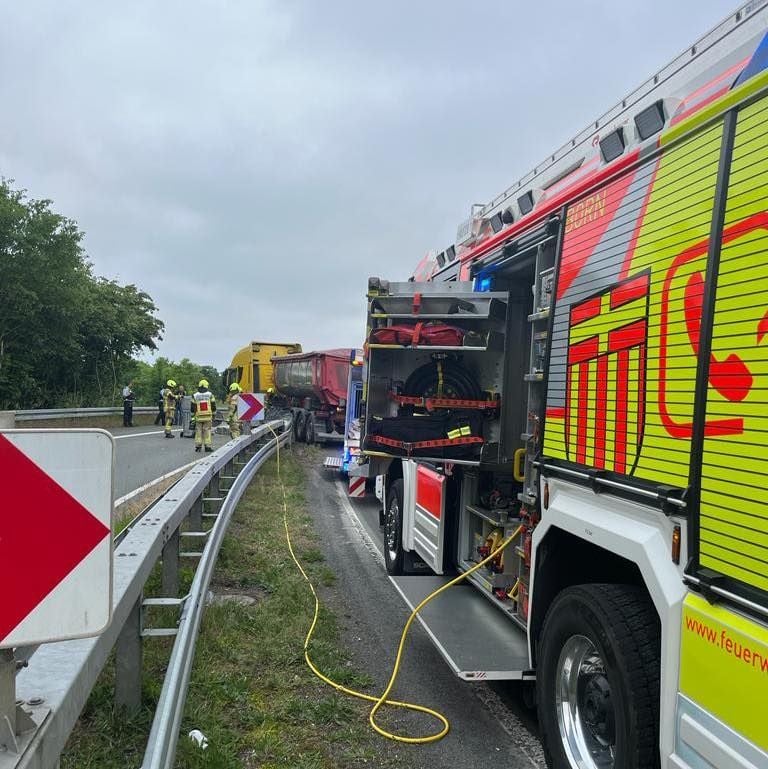 B64 Nach Lkw-Unfall Bei Paderborn Stundenlang Gesperrt