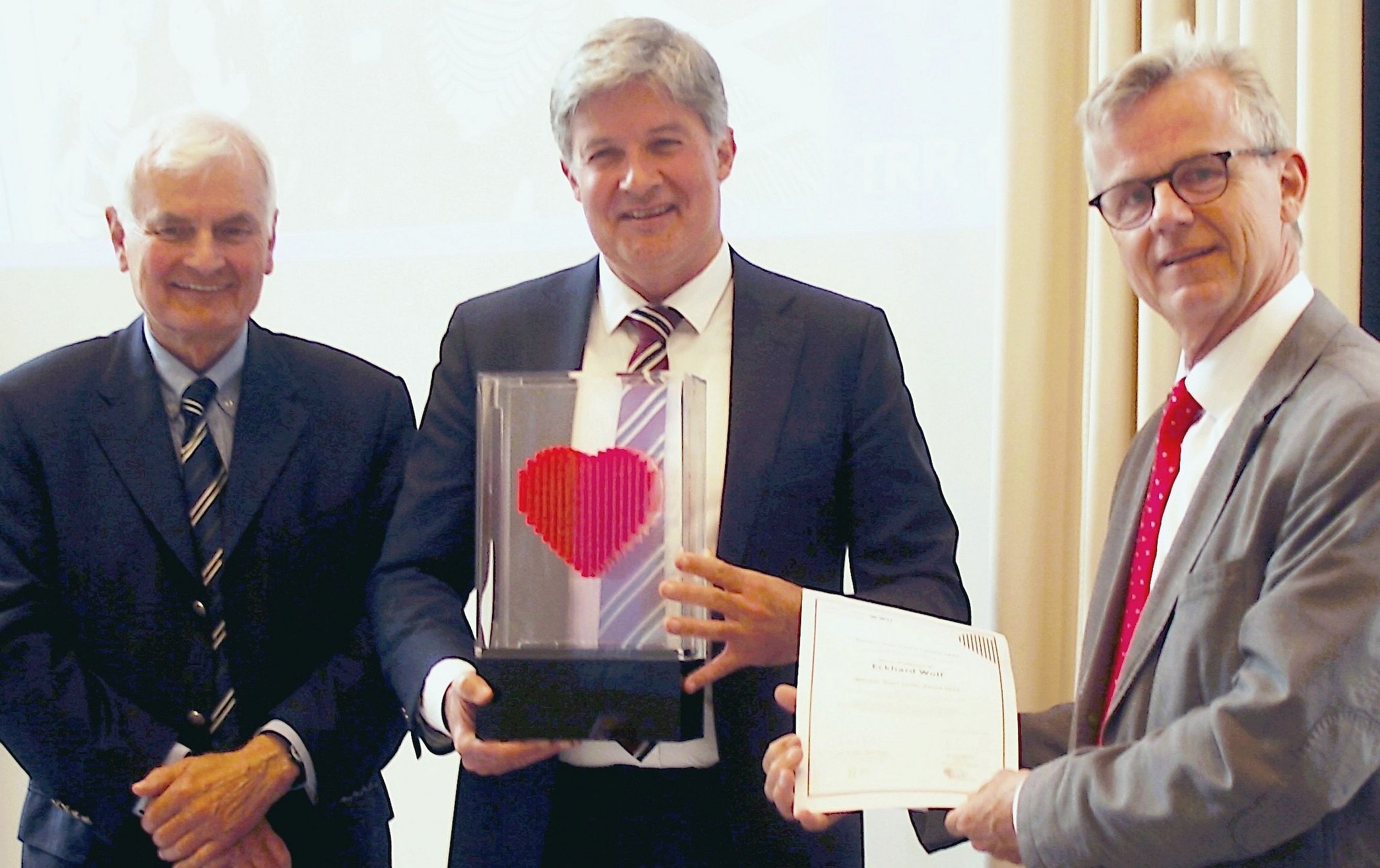 Große Ehre für Prof. Eckhard Wolf