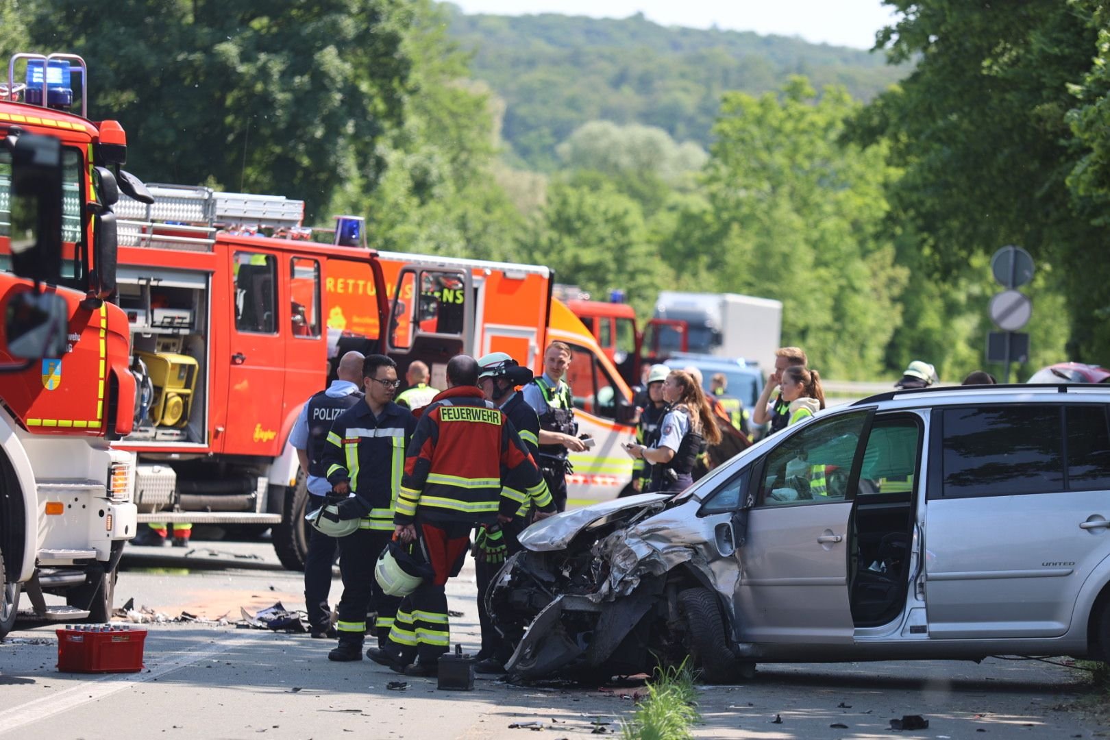 Schwerer Verkehrsunfall Auf Der B64 Bei Bad Driburg