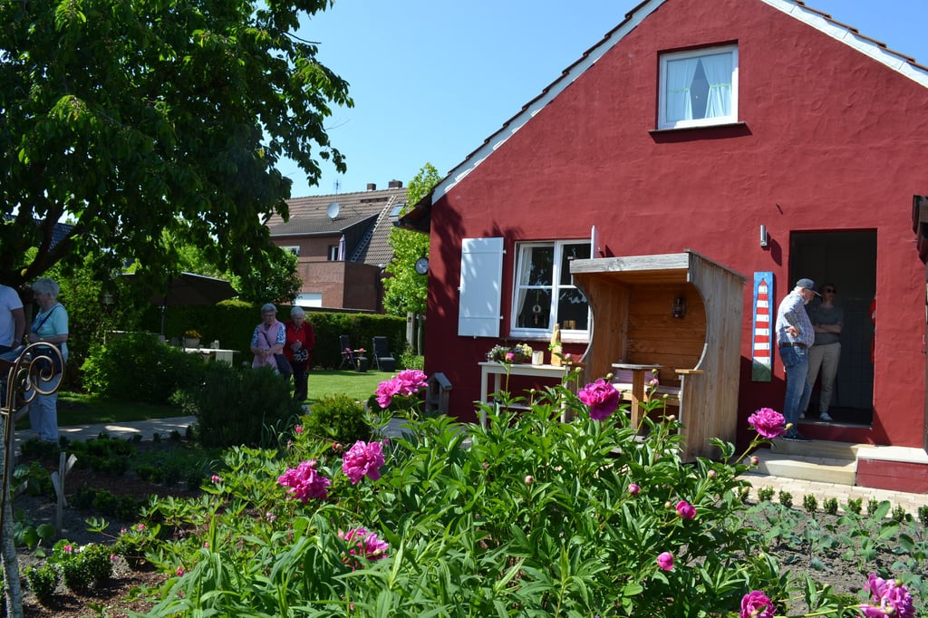 Überraschungen hinter dem Gartenzaun