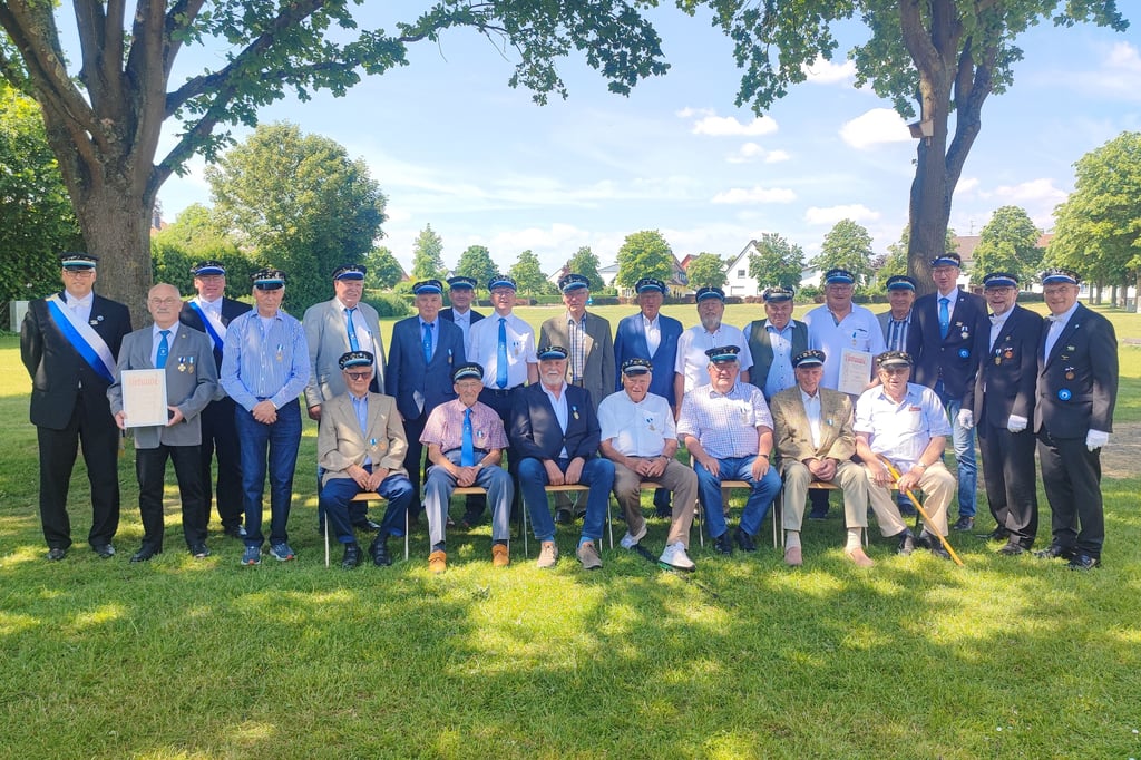 Warburg Schützen ehren verdiente Mitglieder