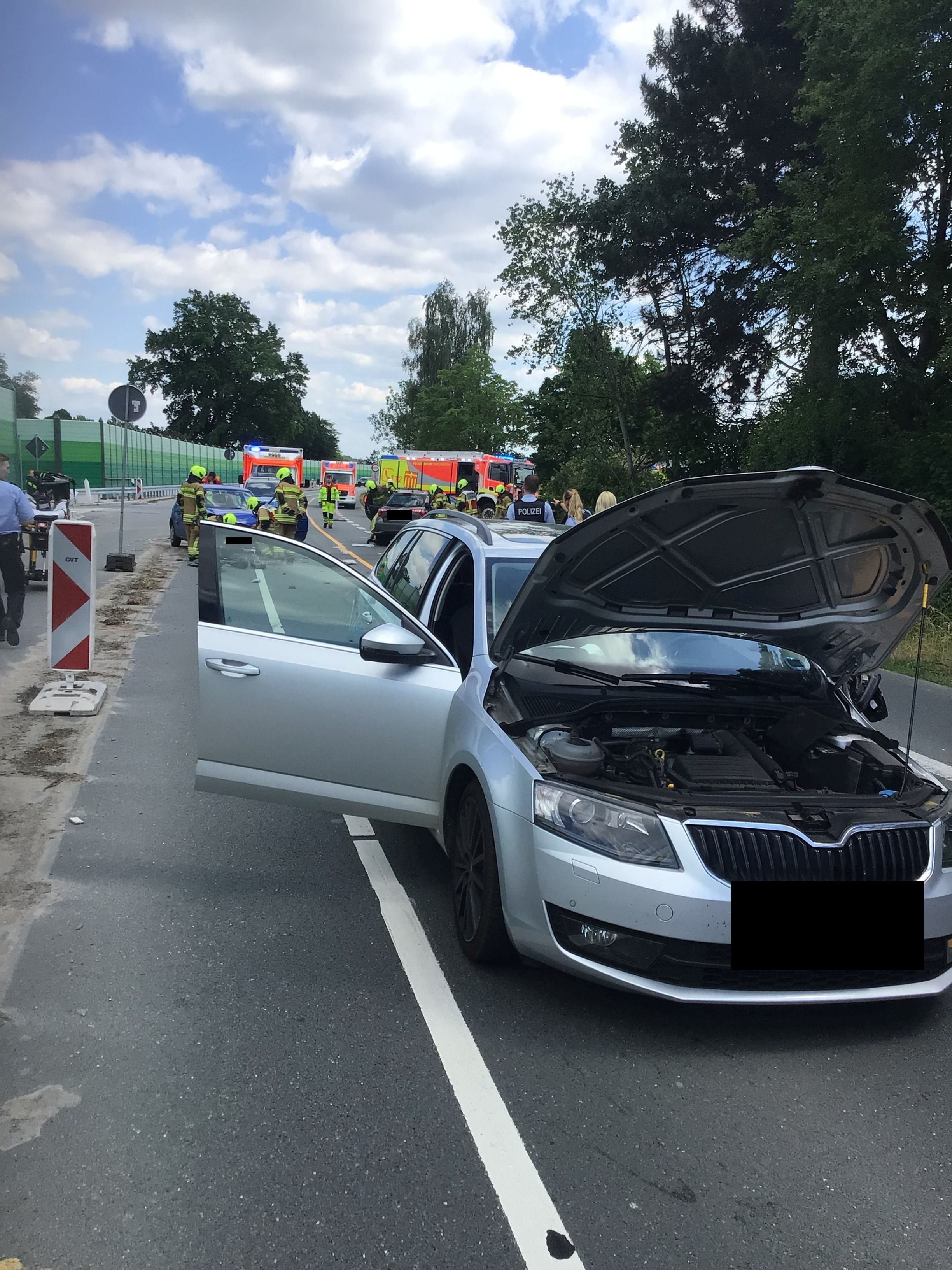 Unfall Auf B64 In Paderborn Mit Vier Verletzten, Darunter Ein Kleinkind