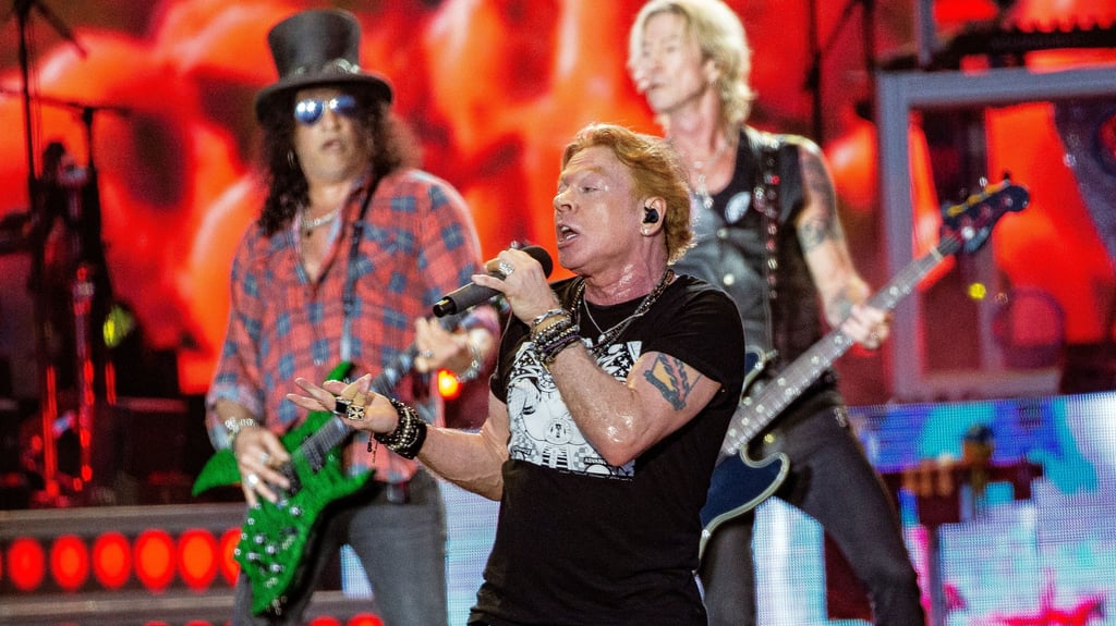 Guns N' Roses, hier während ihres Konzerts beim legendären Glastonbury Festival in England, kommen für ein exklusives Deutschland-Konzert nach Frankfurt.