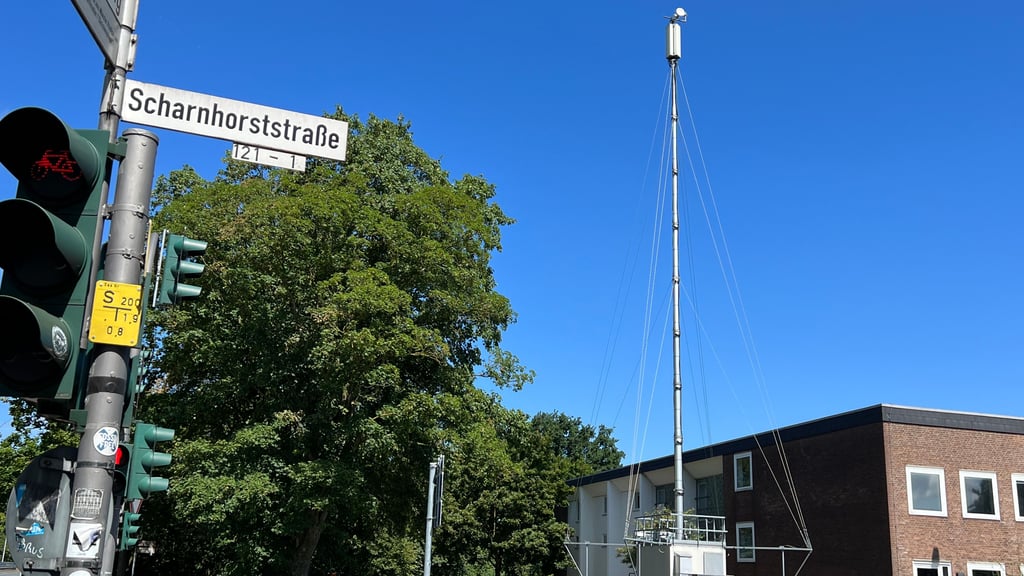 Münster Darum steht eine 25MeterAntenne an der Scharnhorststraße