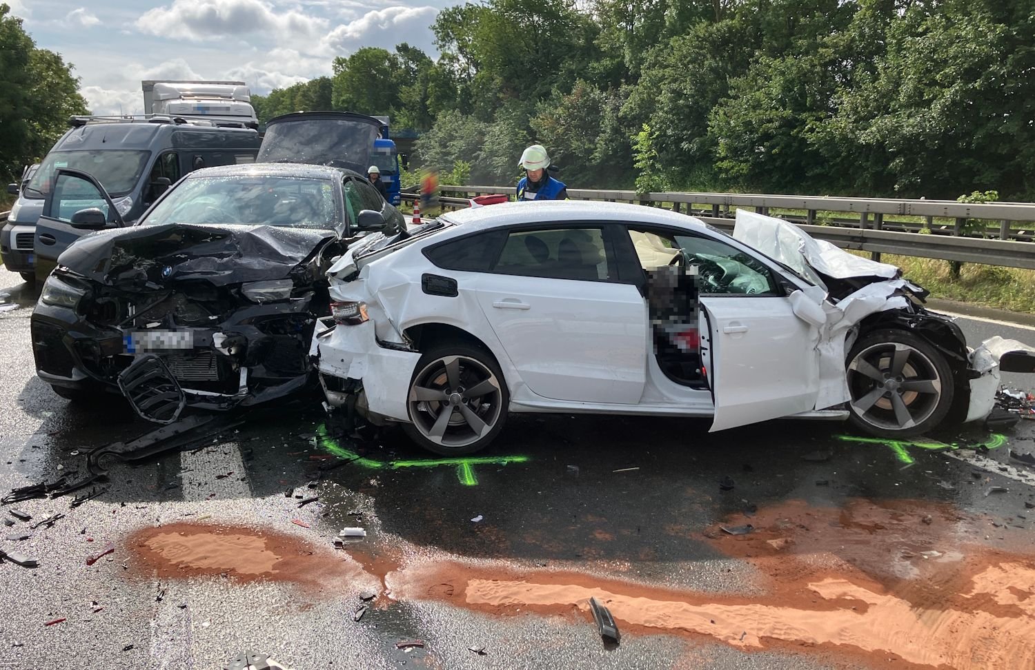 Schwerer Unfall Auf Der A44: Polizei Sucht Flüchtigen Autofahrer