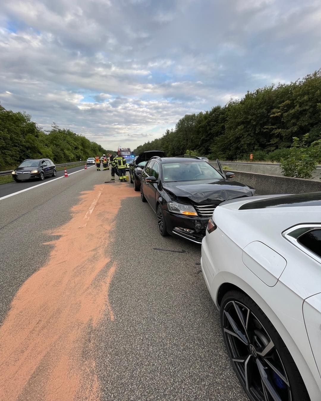 A44 Bei Warburg: Auffahr-Unfall Mit Drei Autos