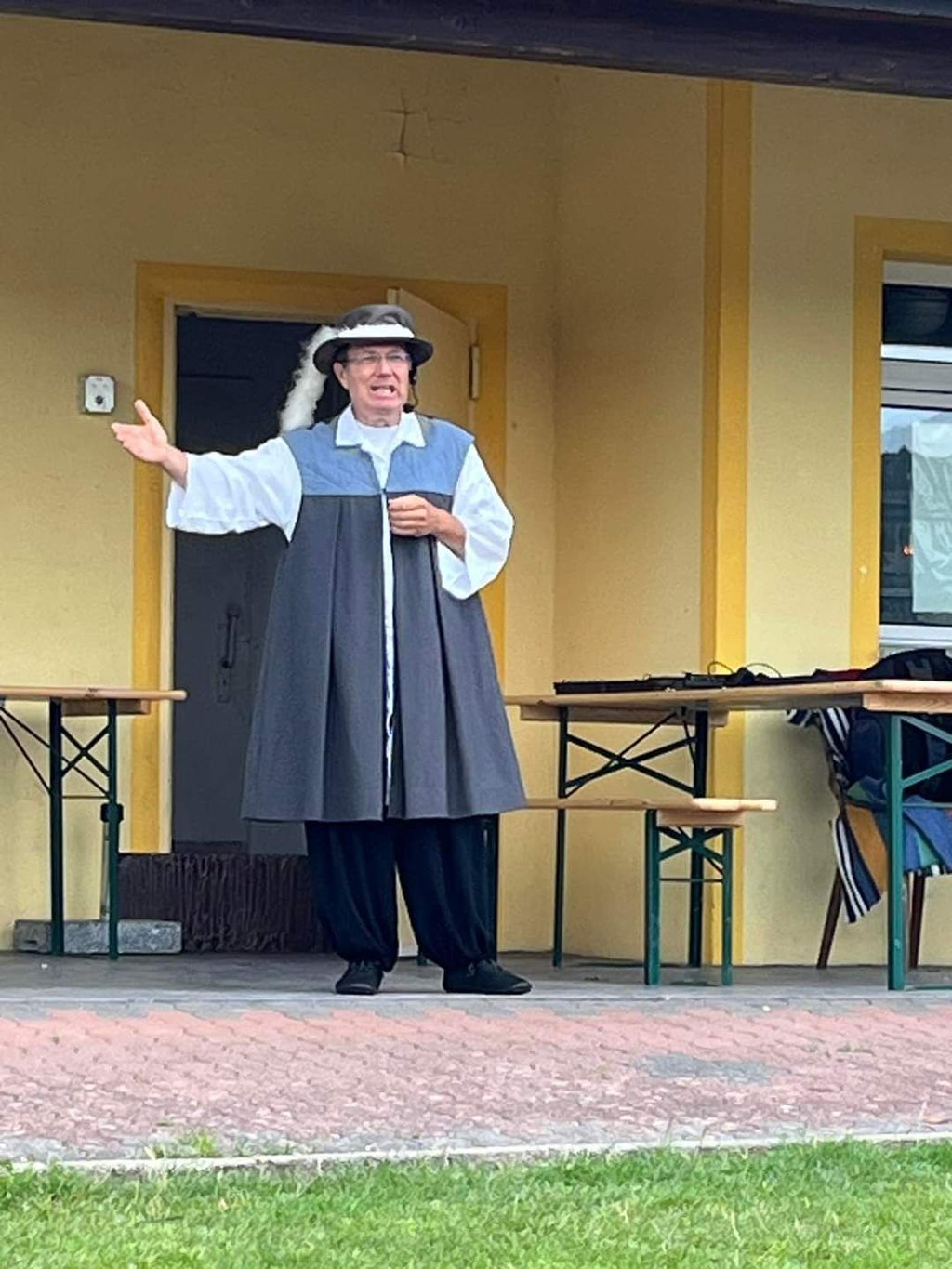 Kalletal WortAkrobaten treten für Adrians Delfintherapie auf