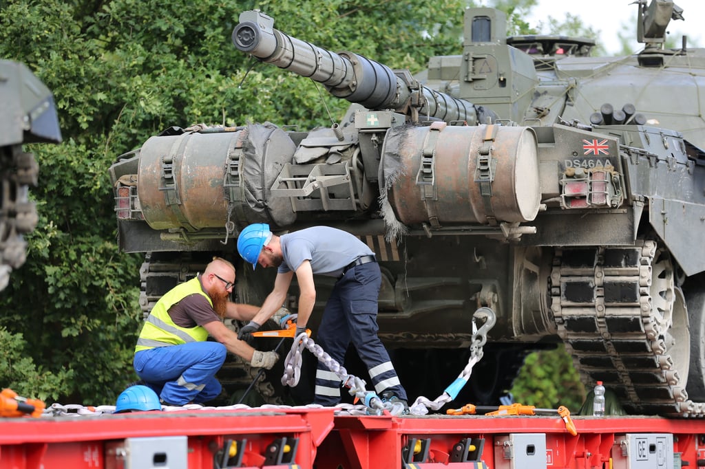 Militärübung „Iron Storm“ Fotos vom Verladen britischer Panzer in