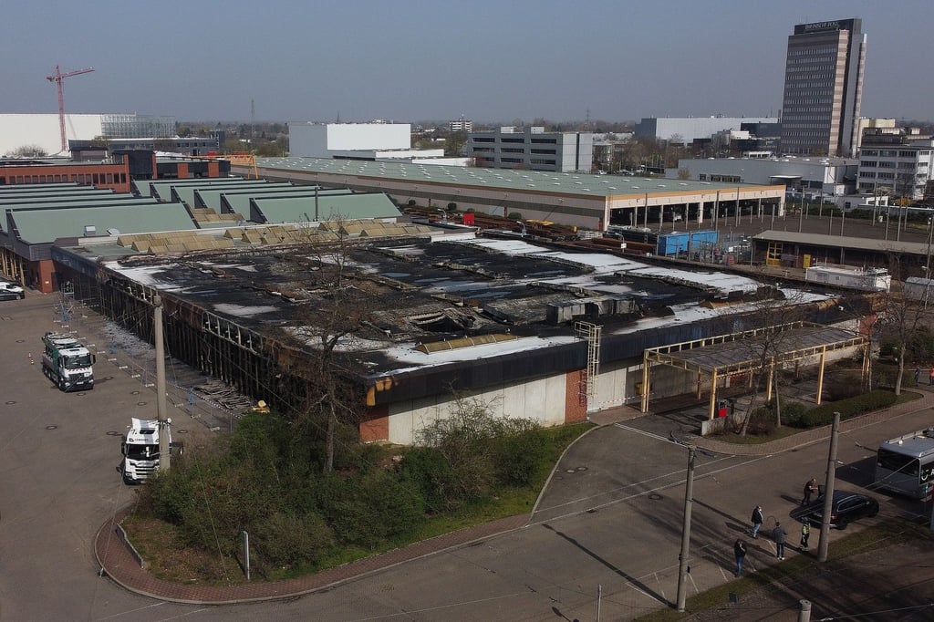 Zwei Jahre nach Brand Rheinbahn baut neues BusDepot