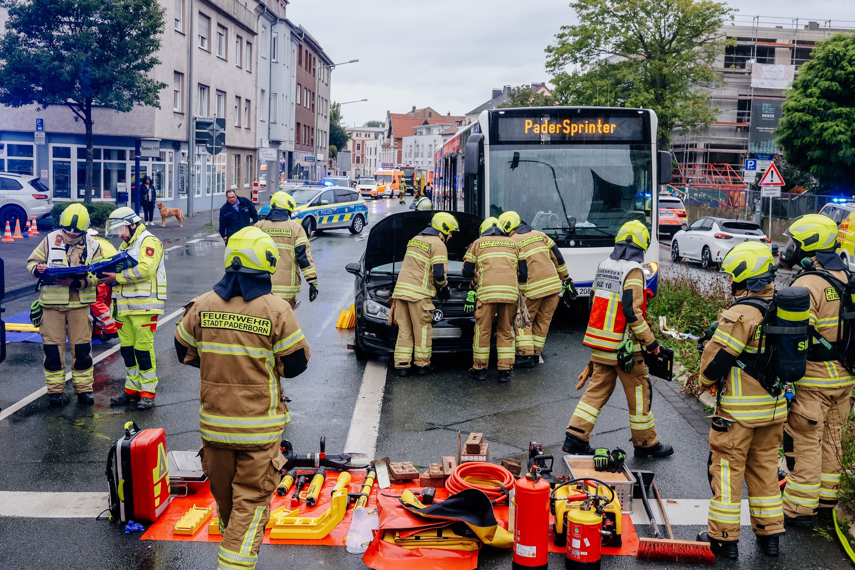 Paderborn: Verkehrsprobleme Nach Unfall Auf Neuhäuser Straße