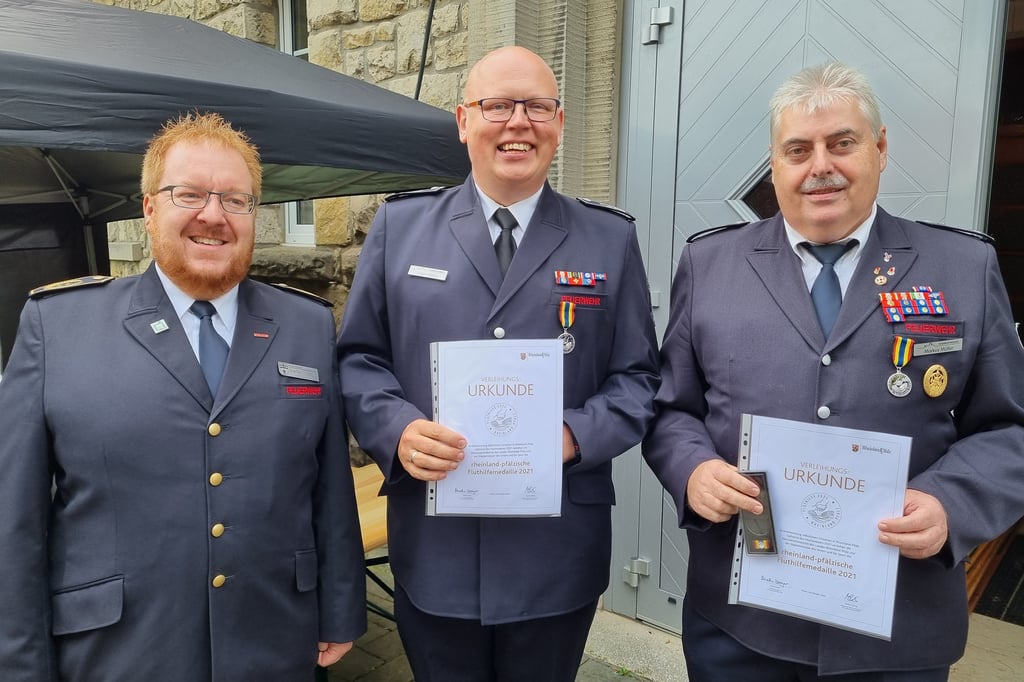 Warburg Führungswechsel in sechs Gerätehäusern