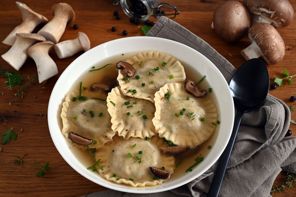 Rezept für Pilz-Ravioli in feiner Pilz-Consommé