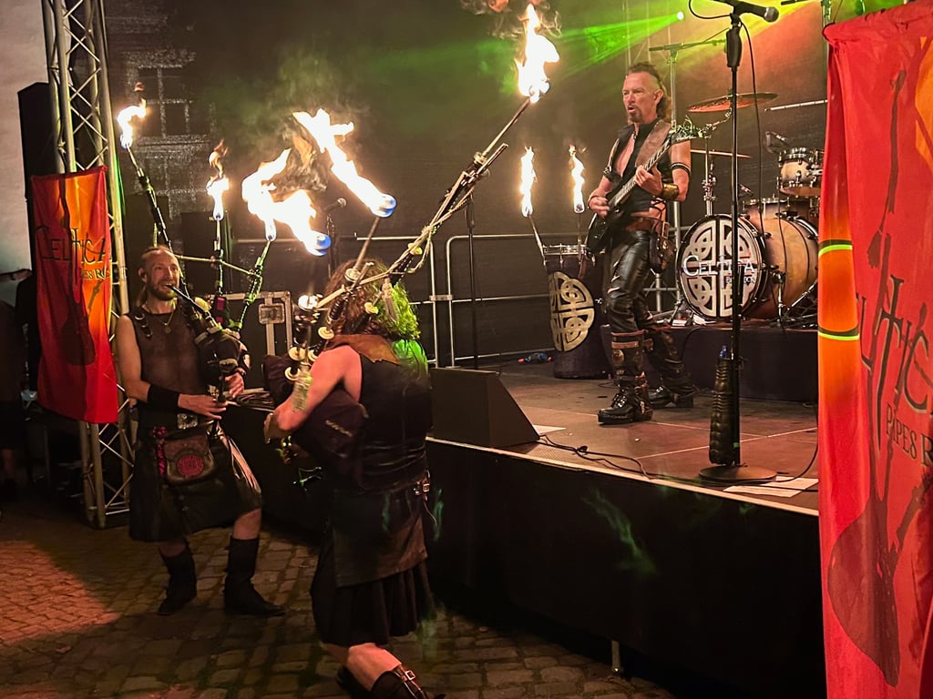 Wenn Flammen aus Dudelsäcken schlagen