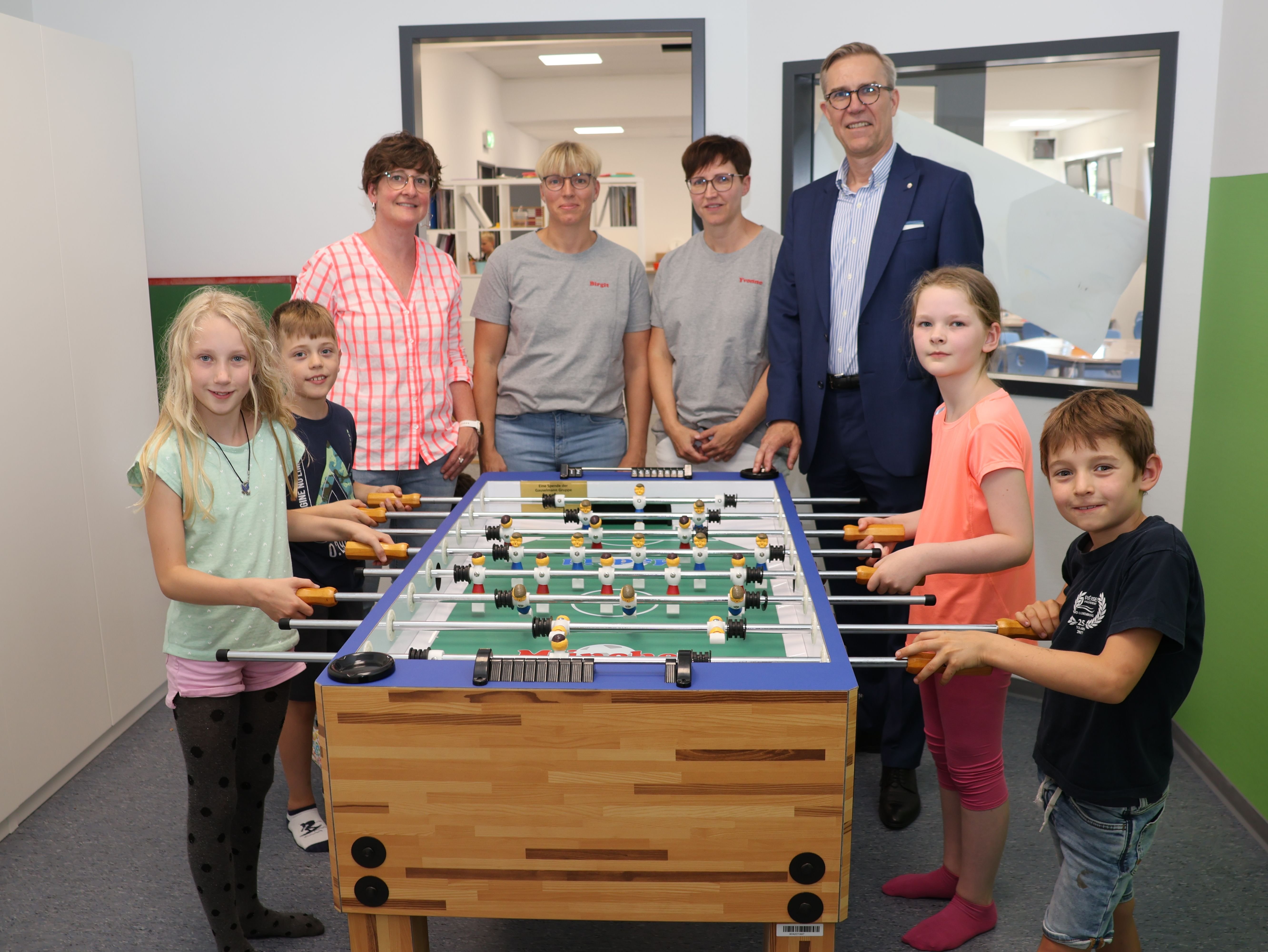 Hüllhorst Kinder der Mühlengrundschule freuen sich über neuen Tischkicker