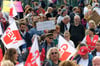Für eine Wende in der Bildungspolitik sind in Köln nach Polizeiangaben rund 2000 Menschen auf die Straße gegangen.