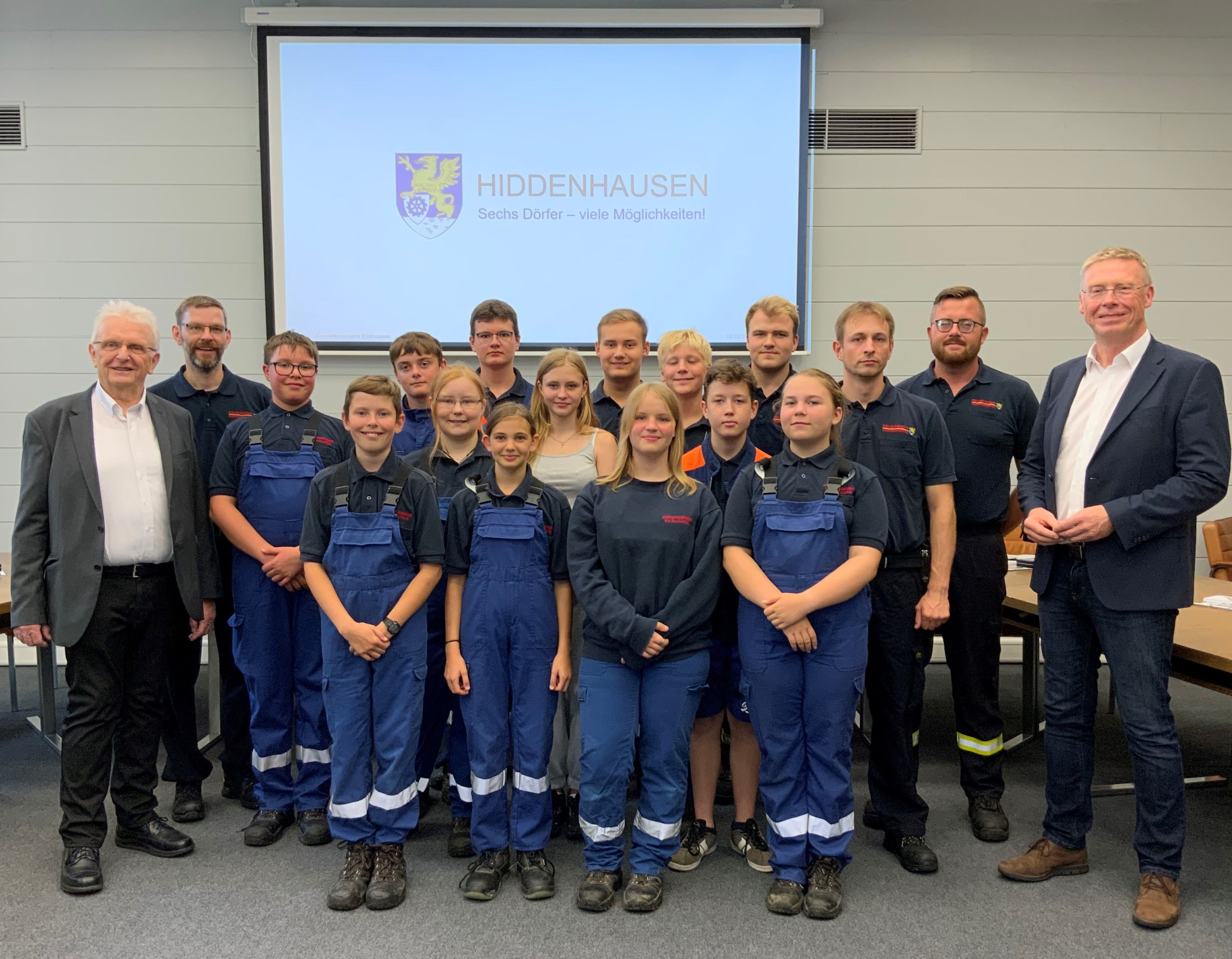 Hiddenhausen: Gruppe Der Jugendfeuerwehr Eilshausen Zu Besuch Im Rathaus