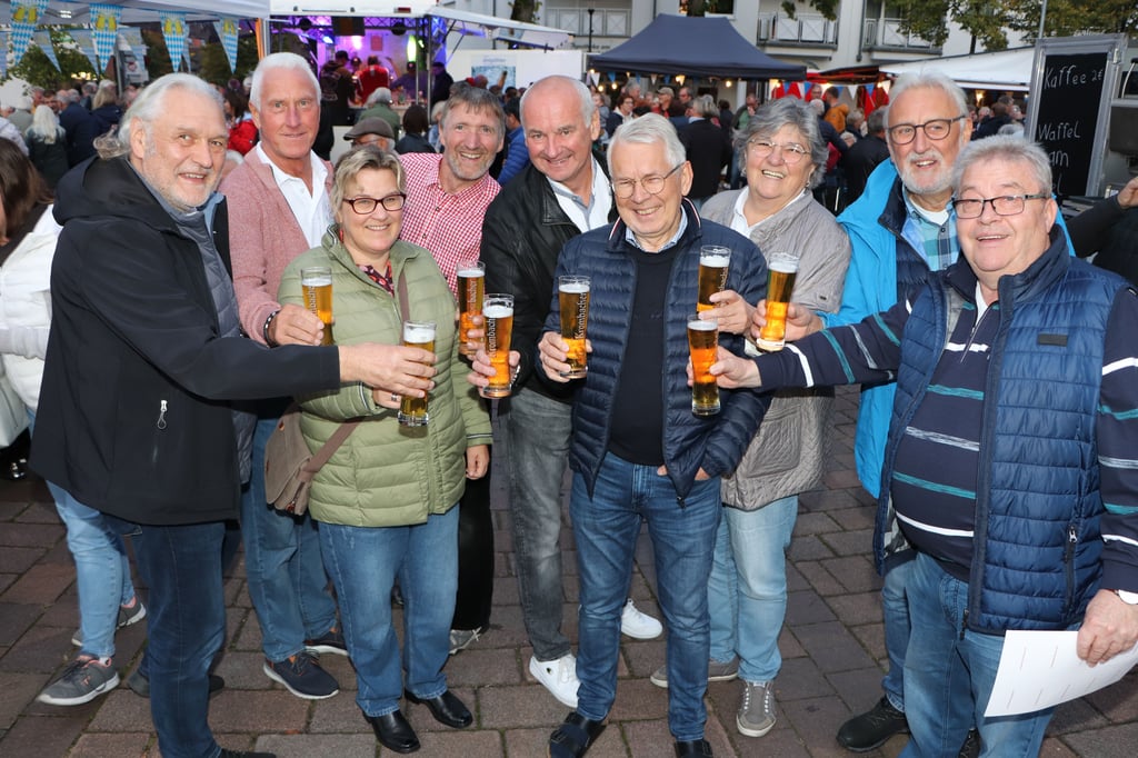 Schloß Holte OktoberfestAbendmarkt mit GuteLauneMusik