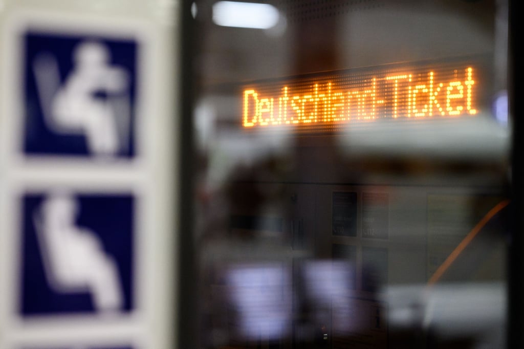 NRW will Deutschland-Ticket bis 2036 sichern