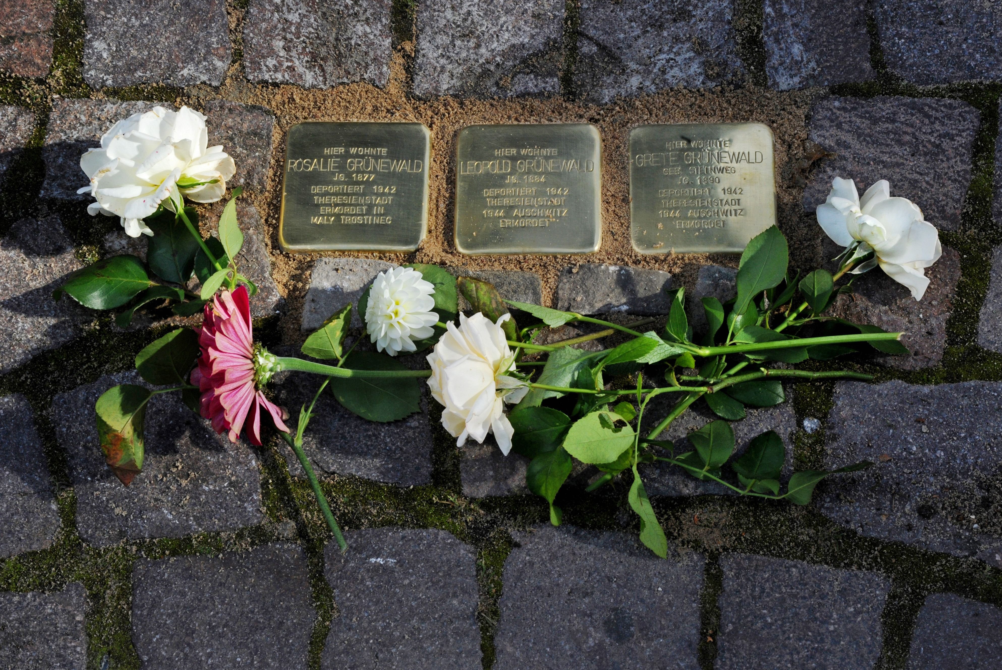 Stolpersteine Erinnern An NS-Opfer In Laer