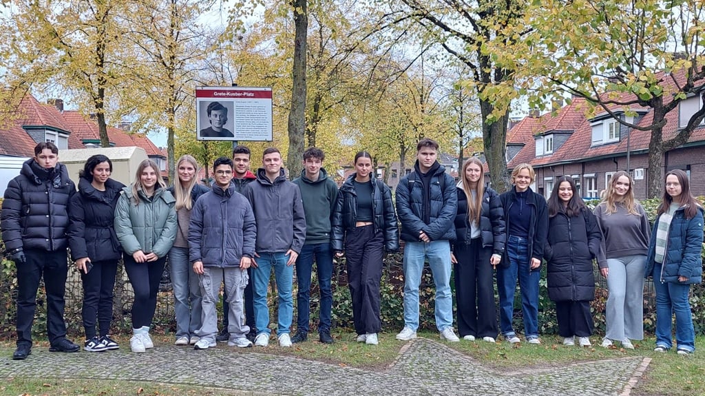 Werner Von Siemens Gymnasium Gronau Werner-von-Siemens-Gymnasium reinigt 20 Stolpersteine und vermisst den 21.