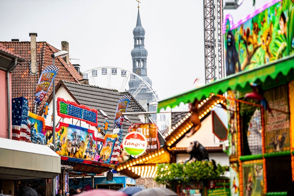 Gondel Und Geisterbahn Altstadtkirmes In Soest Gestartet Gondel Und Geisterbahn Altstadtkirmes In Soest Gestartet