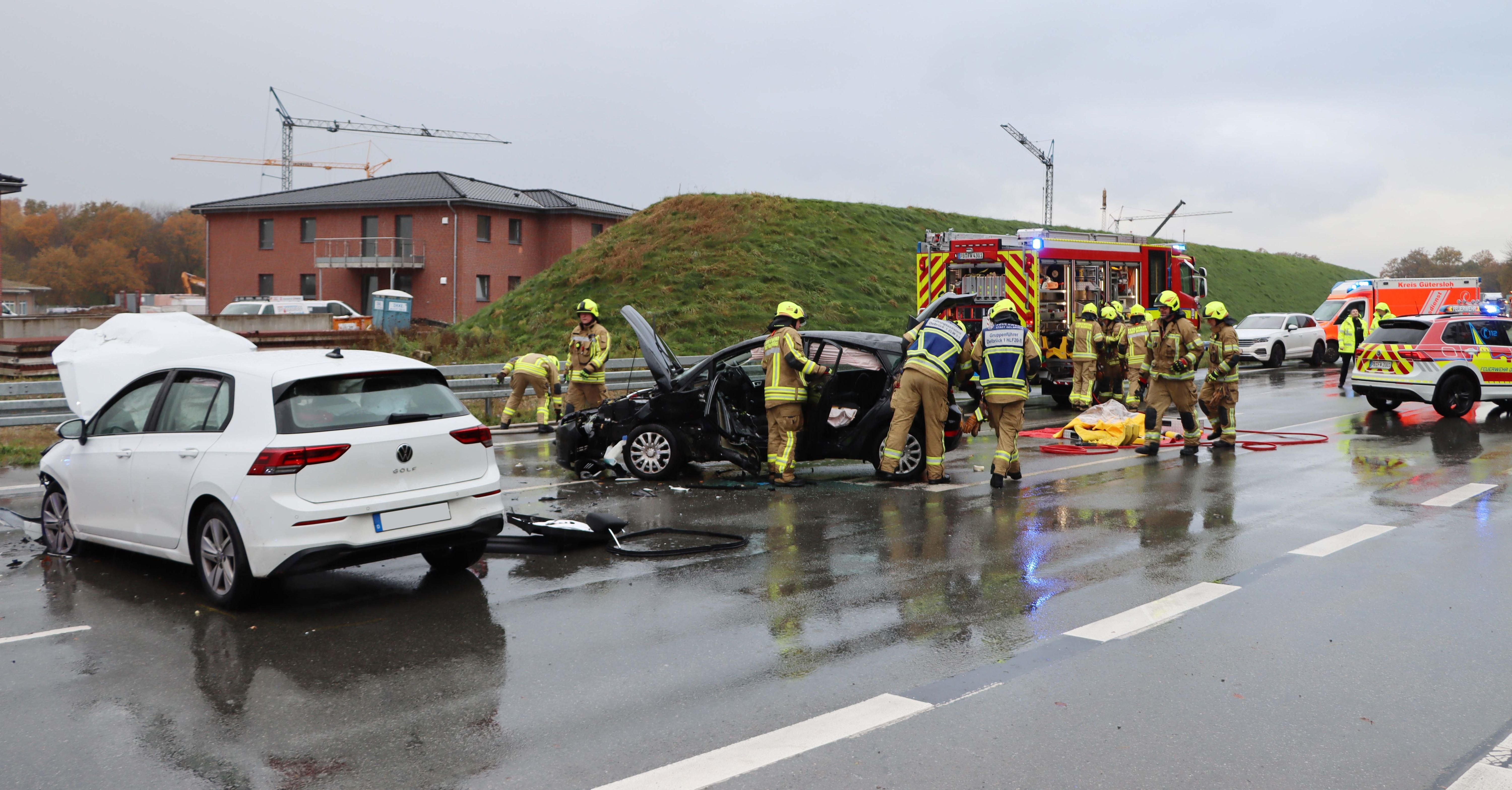 Fotos Vom Unfall Auf Der B64 In Delbrück