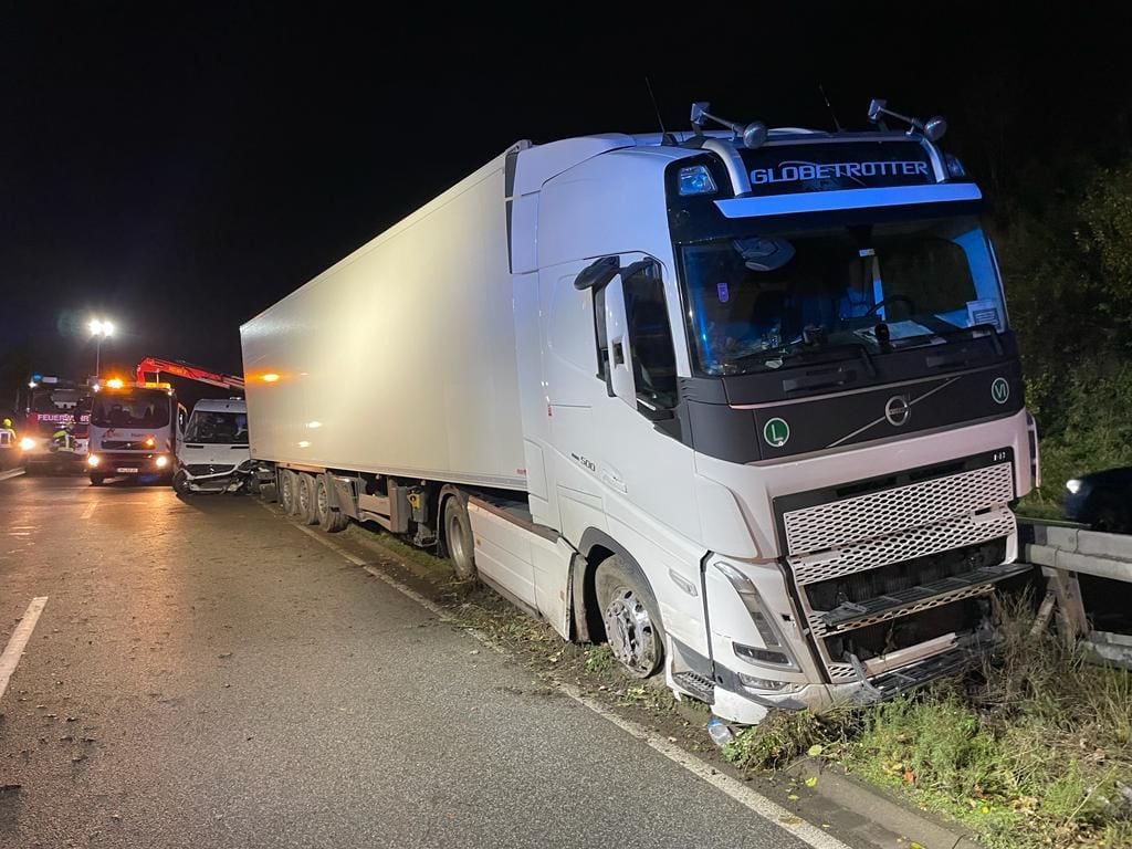 Herford: Zwei Verletzte Bei Schwerem Unfall Auf Umgehungsstraße