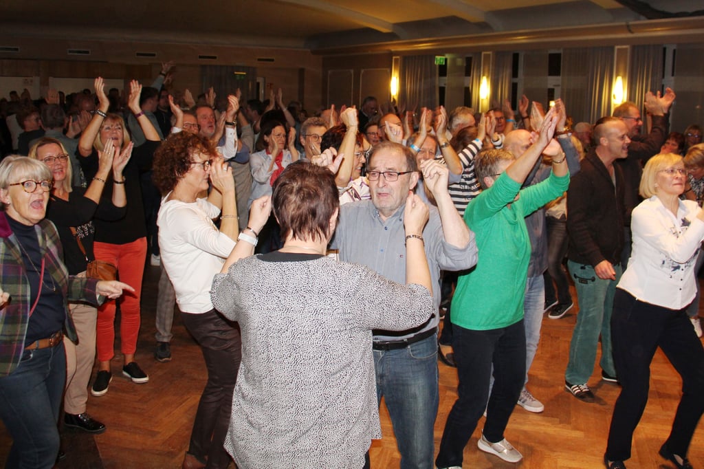 Da tanzt man mit:  Kult-Band Dominos feiert mit Fans