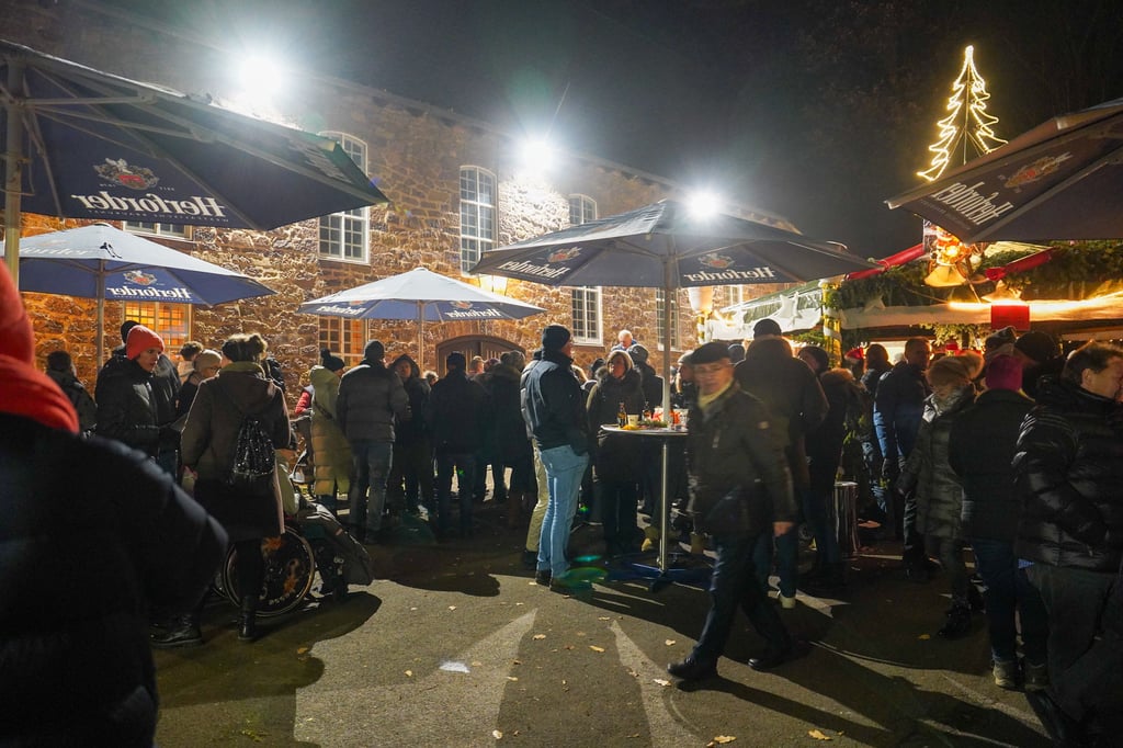 Hiddenhausen Oetinghauser Adventstreff auf dem Kirchplatz