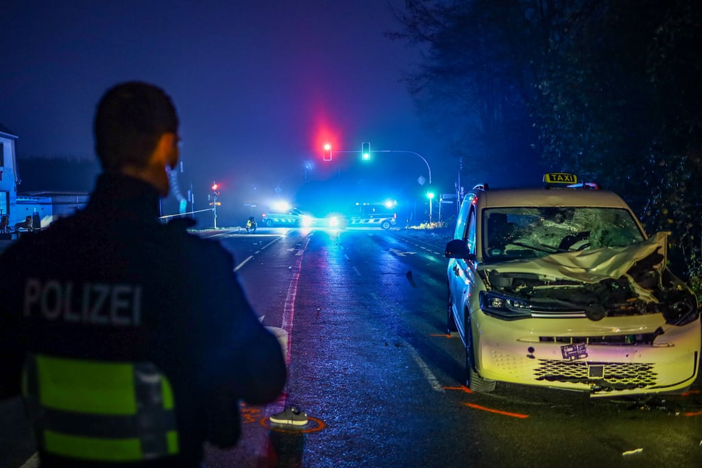 Herford Tödlicher Unfall vor dem Moonlight Taxi erfasst zwei Männer
