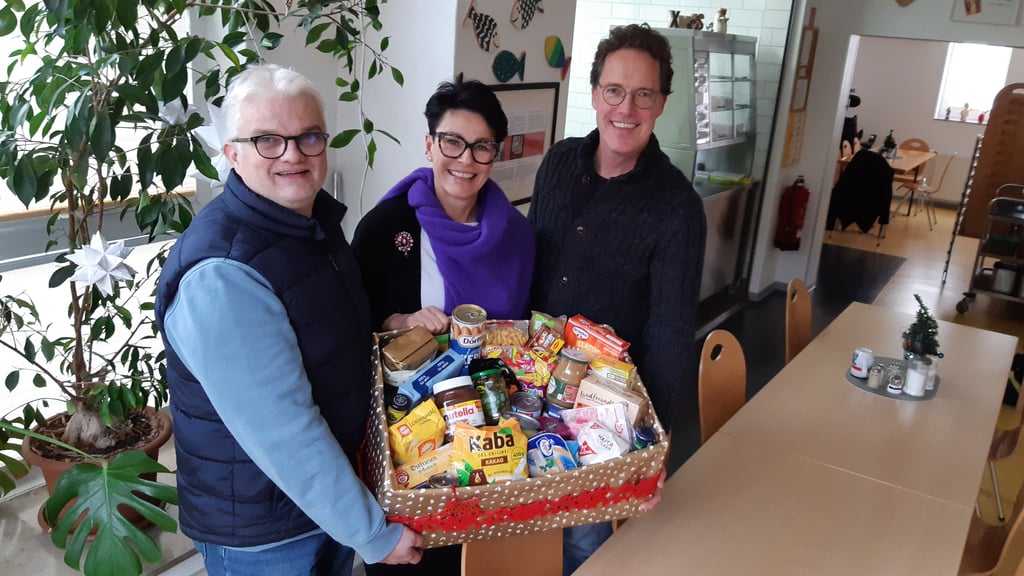 Herford Freude mit der Weihnachtskiste schenken