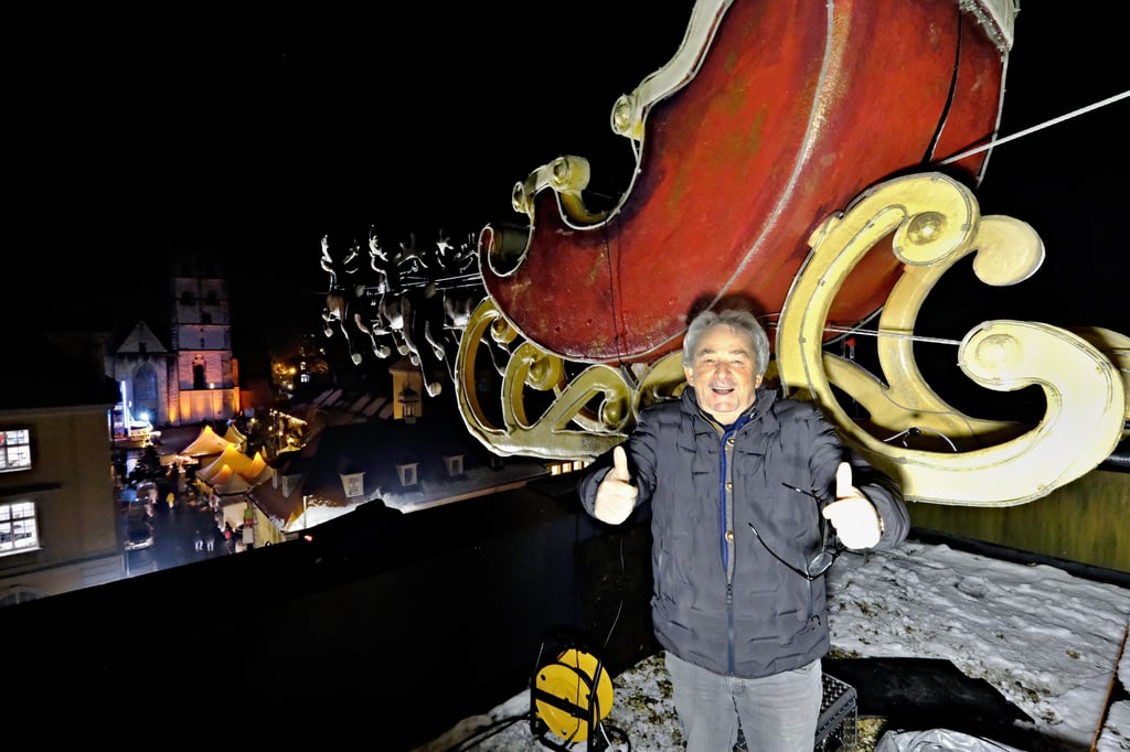 Herford: Der Weihnachtsmann fliegt über den Rathausplatz