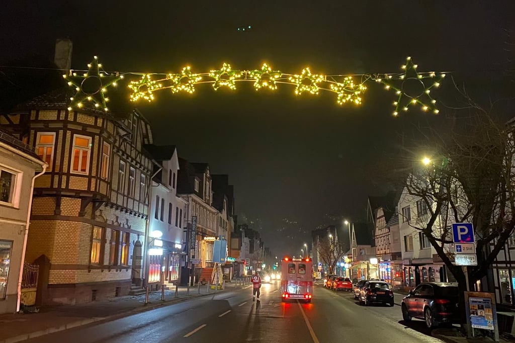 Weihnachtsbeleuchtung strahlt über Beverungen